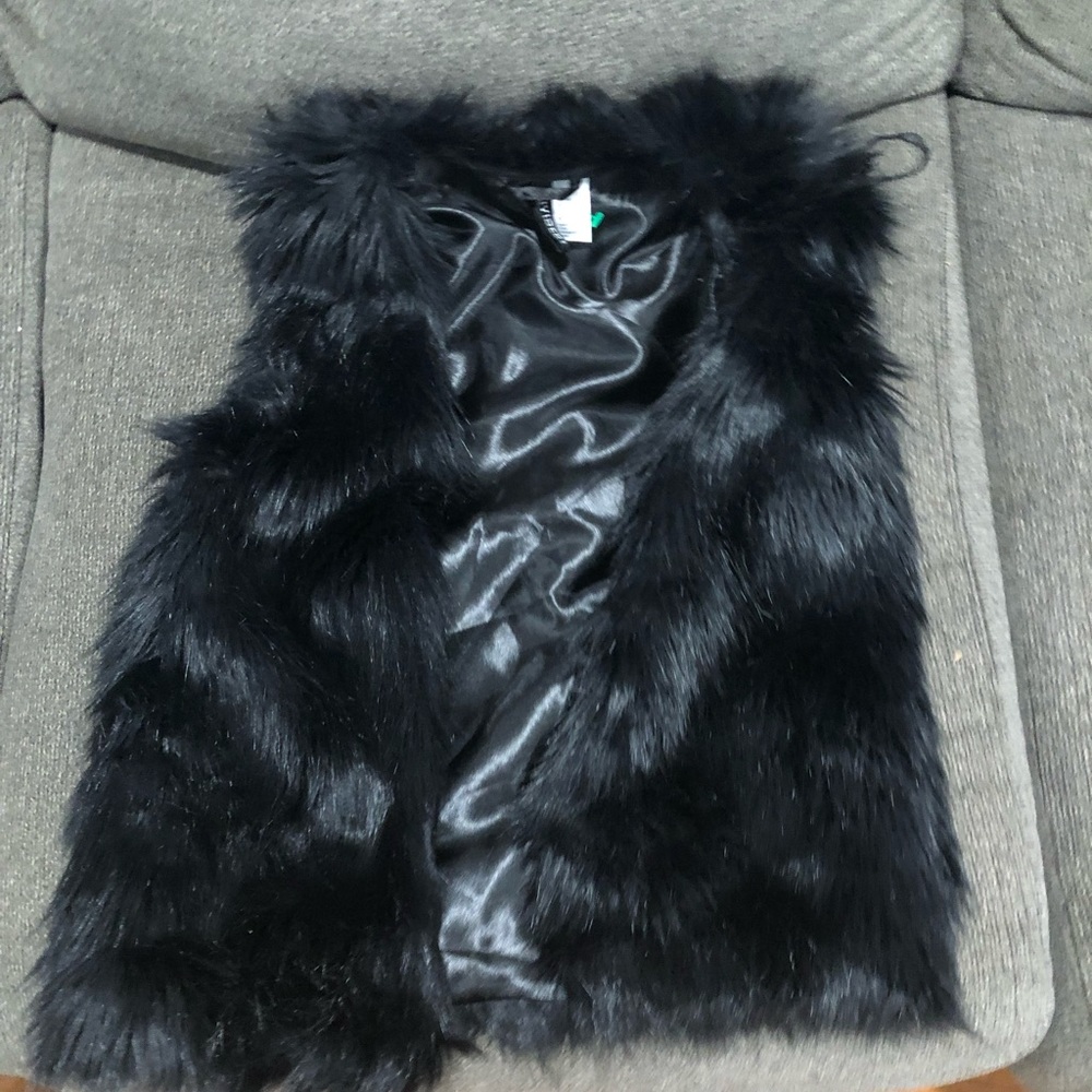 Fur Vest Black size 4